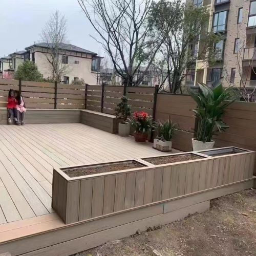 新疆户外共挤木塑地板施工|木塑地板材料被广泛应用于新疆园林景观、内外墙装饰、花池